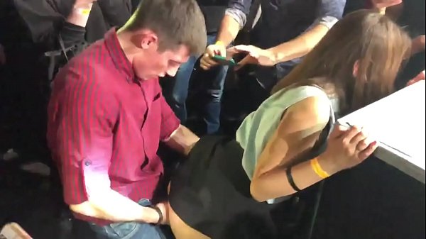 ਇੱਕ ਰੂਸੀ ਨਾਈਟ ਕਲੱਬ ਵਿੱਚ ਅਸਲੀ ਸੈਕਸ. ਗੁਦਾ ਅਤੇ ਯੋਨੀ ਵਿੱਚ 18 ਸਾਲ ਦੀ ਉਮਰ ਦੀ ਰੂਸੀ ਕੁੜੀ ਇੱਕ ਨਾਈਟ ਕਲੱਬ ਵਿੱਚ fucked